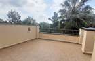 5 Bed Townhouse with En Suite at Lavington - 4