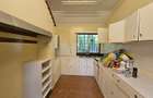 4 Bed House with En Suite in Rosslyn - 10
