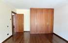 5 Bed Townhouse with En Suite at Lavington - 11