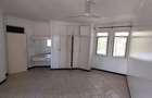4 Bed Apartment with En Suite at Beach Road - 13