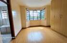 4 Bed Apartment with En Suite in Brookside - 10