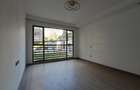 3 Bed Apartment with En Suite at Riverside Dr - 13