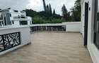 5 Bed Townhouse with En Suite at Lavington - 4