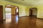 4 Bed House with En Suite in Lavington - 9