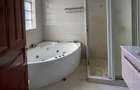 3 Bed Apartment with En Suite at Hatheru Road - 15