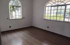 5 Bed House with En Suite in Lavington - 9