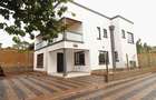 4 Bed Townhouse with En Suite at Maragara Road - 3