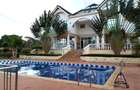 5 Bed Villa with En Suite in Runda - 1