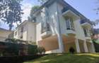 5 Bed Townhouse with En Suite at Lonetree - 4