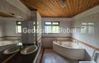 5 Bed House with En Suite in Spring Valley - 3