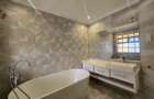 5 Bed Townhouse with En Suite in Lavington - 6