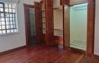 5 Bed Townhouse with En Suite in Spring Valley - 12