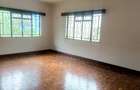 5 Bed House with En Suite in Lavington - 10