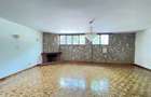 6 Bed House with En Suite in Westlands Area - 11