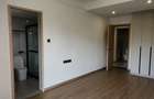 Serviced 3 Bed Apartment with En Suite at Riverside - 13