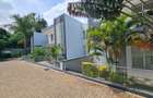 4 Bed Townhouse with En Suite in Spring Valley - 1