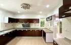5 Bed Townhouse with En Suite in Riverside - 3