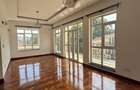 5 Bed Townhouse with En Suite at Lavington - 15