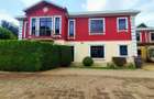 5 Bed House with En Suite in Lavington - 8