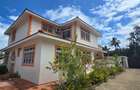 5 Bed Townhouse with En Suite in Nyali Area - 1