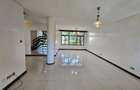 4 Bed Apartment with En Suite in Riverside - 3