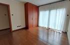 5 Bed Townhouse with En Suite at Convent Drive - 8