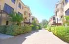 5 Bed Townhouse with En Suite at Lavington - 2
