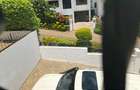 5 Bed House with En Suite at Riverside - 3