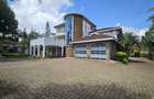 6 Bed House with En Suite in Runda - 1