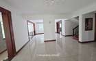 4 Bed House with Garden in Rosslyn - 3