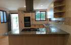 5 Bed Villa with En Suite in Spring Valley - 4