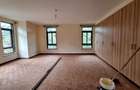 5 Bed Townhouse with En Suite at Lavington - 18