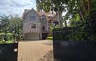 5 Bed Townhouse with En Suite at Lavington Green - 2
