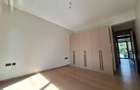 5 Bed Townhouse with En Suite in Lavington - 18
