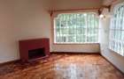 4 Bed House with Swimming Pool in Spring Valley - 3