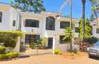 5 Bed Townhouse with Swimming Pool in Riverside - 2