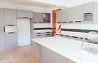 5 Bed House with Garden at Ridgways - 7