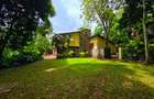 5 Bed House with En Suite in Lavington - 1