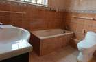 4 Bed House with En Suite in Nyari - 16
