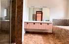 5 Bed Townhouse with En Suite in Lavington - 6
