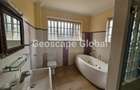 4 Bed House with En Suite in Rosslyn - 6