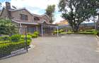 5 Bed Townhouse with En Suite at Lavington Road - 1