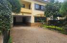 5 Bed Townhouse with En Suite at Lavington - 1