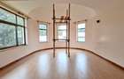 4 Bed House with En Suite in Nyari - 8