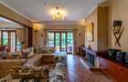 4 Bed House with En Suite in Ridgeways - 2
