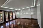 5 Bed House with En Suite in Runda - 11