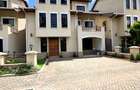 5 Bed Townhouse with En Suite at Lavington Green - 1