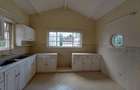 5 Bed House with En Suite at Rosslyn Road - 16