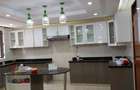 5 Bed Townhouse with En Suite at Off Convent Drive - 8