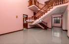 5 Bed Townhouse with En Suite in Brookside - 4